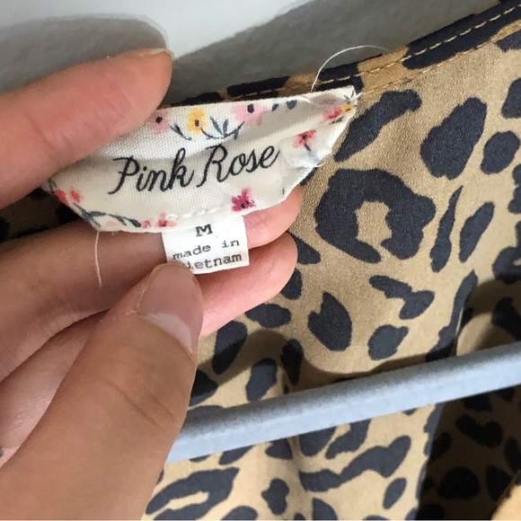 Cheetah Leopard Print V-Neck Ruffle Blouse Top - Picture 7 of 7